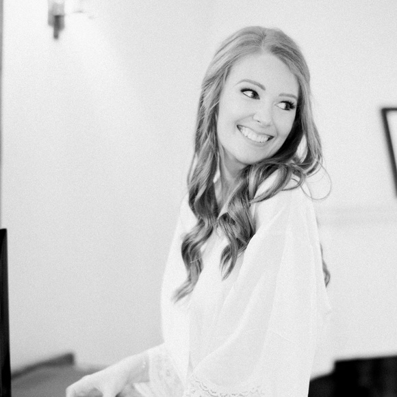 Meet your Posher, Laura - Picture 1 of 2